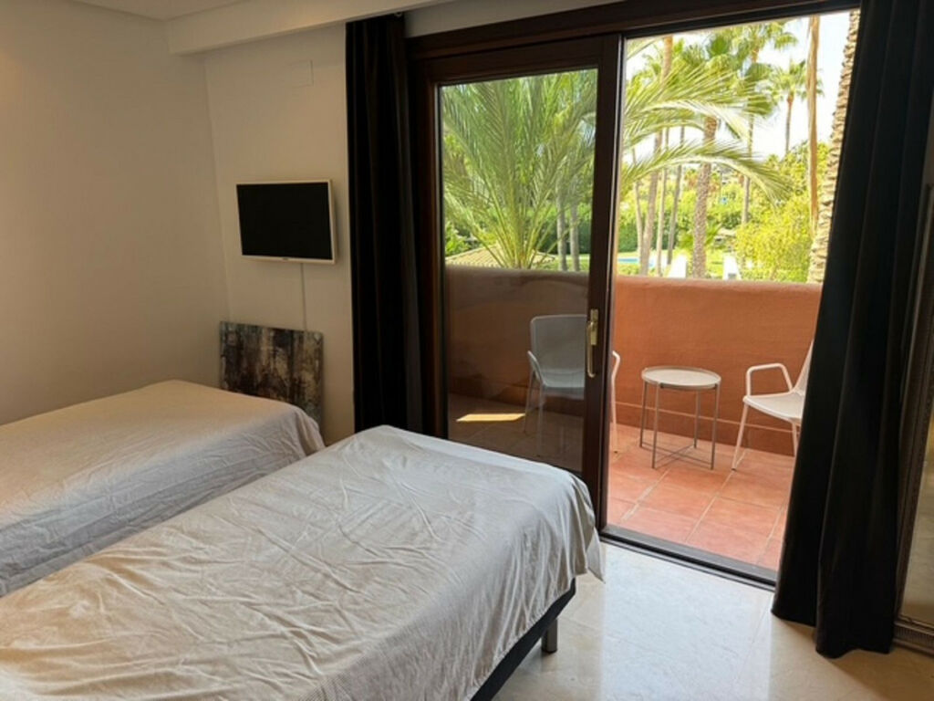 Middle Floor Apartment New Golden Mile Málaga - image 24