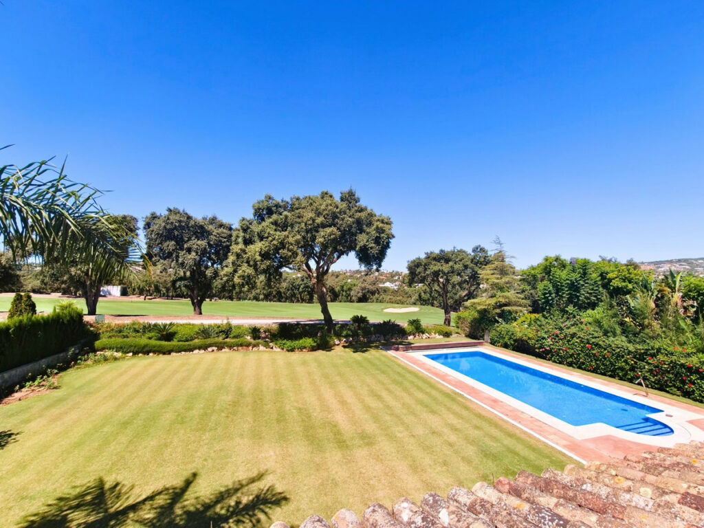 Detached Villa San Roque Club Cádiz - image 24