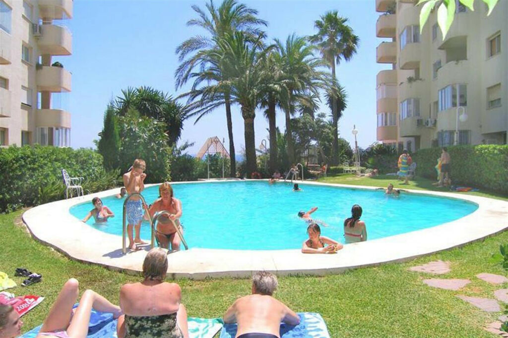 Middle Floor Apartment Estepona Málaga - image 24