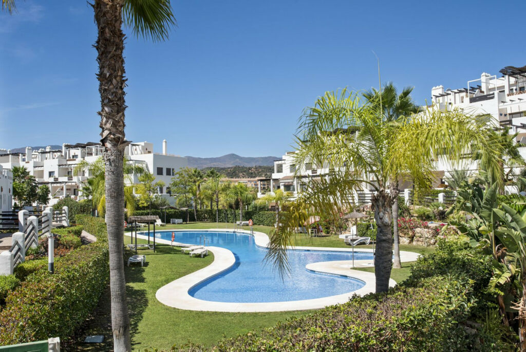 Middle Floor Apartment Estepona Málaga - image 24