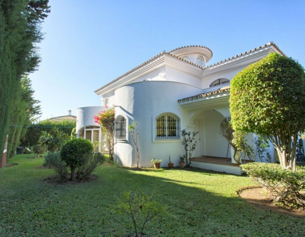 Detached Villa Torrequebrada Málaga - image 25