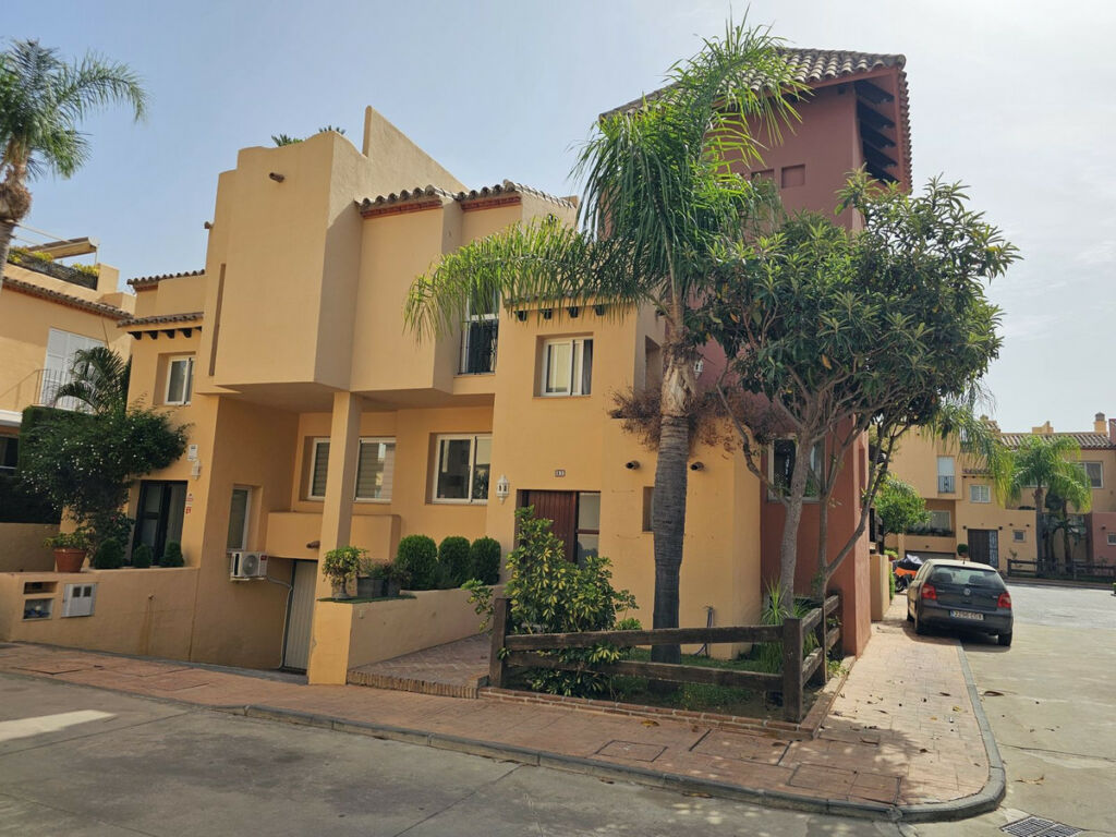 Semi-Detached House Nueva Andalucía Málaga - image 25