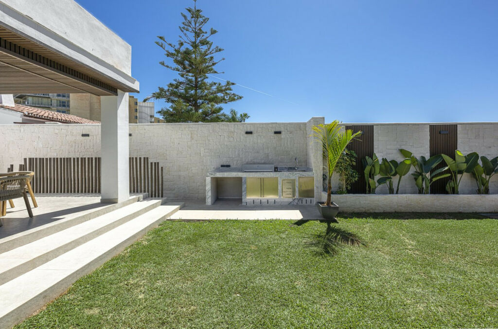 Detached Villa New Golden Mile Málaga - image 25