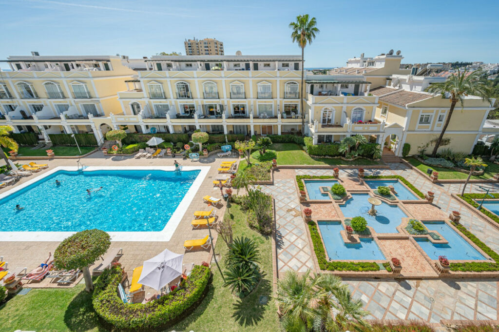 Middle Floor Apartment Nueva Andalucía Málaga - image 25