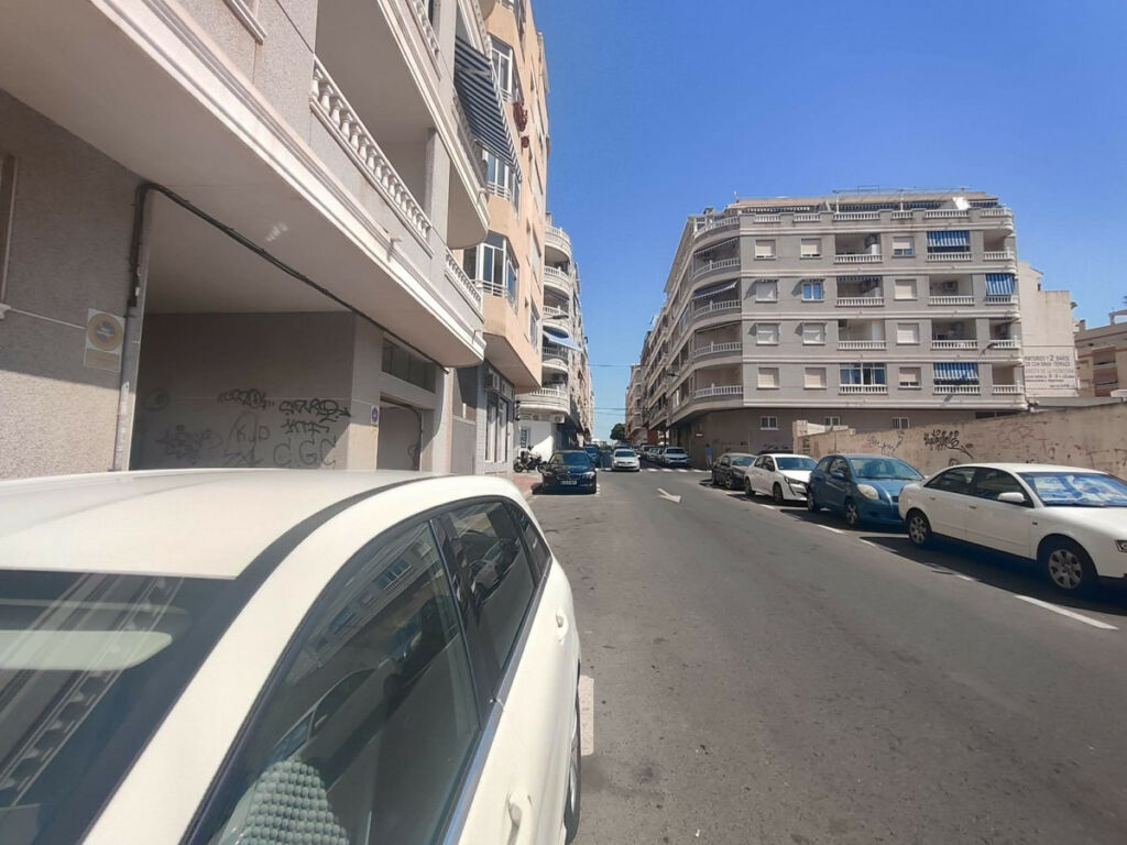 Middle Floor Apartment Torrevieja Alicante - image 25