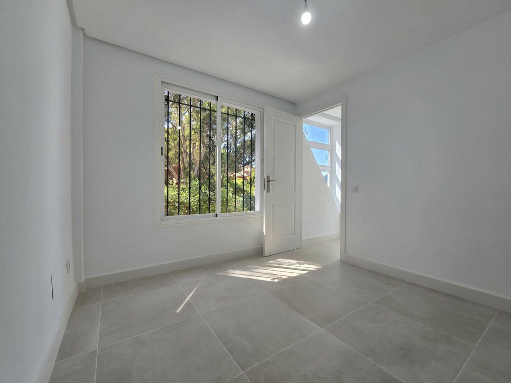 Semi-Detached House Elviria Málaga - image 25