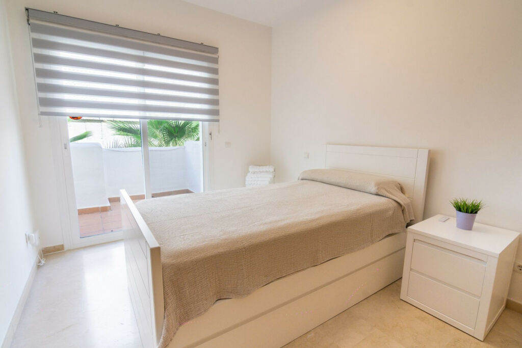 Middle Floor Apartment Estepona Málaga - image 25