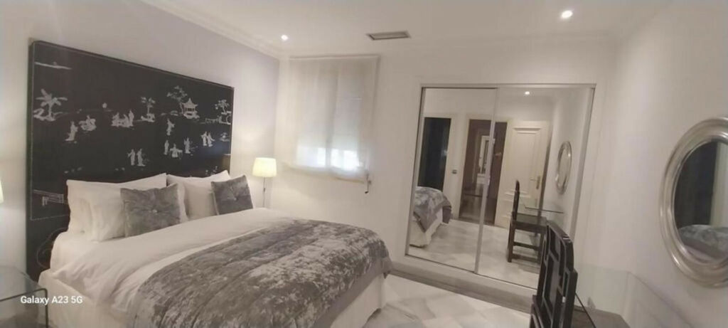 Middle Floor Apartment Puerto Banús Málaga - image 25