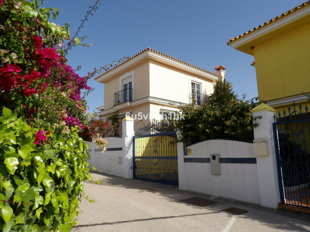 Detached Villa Fuengirola Málaga - image 25