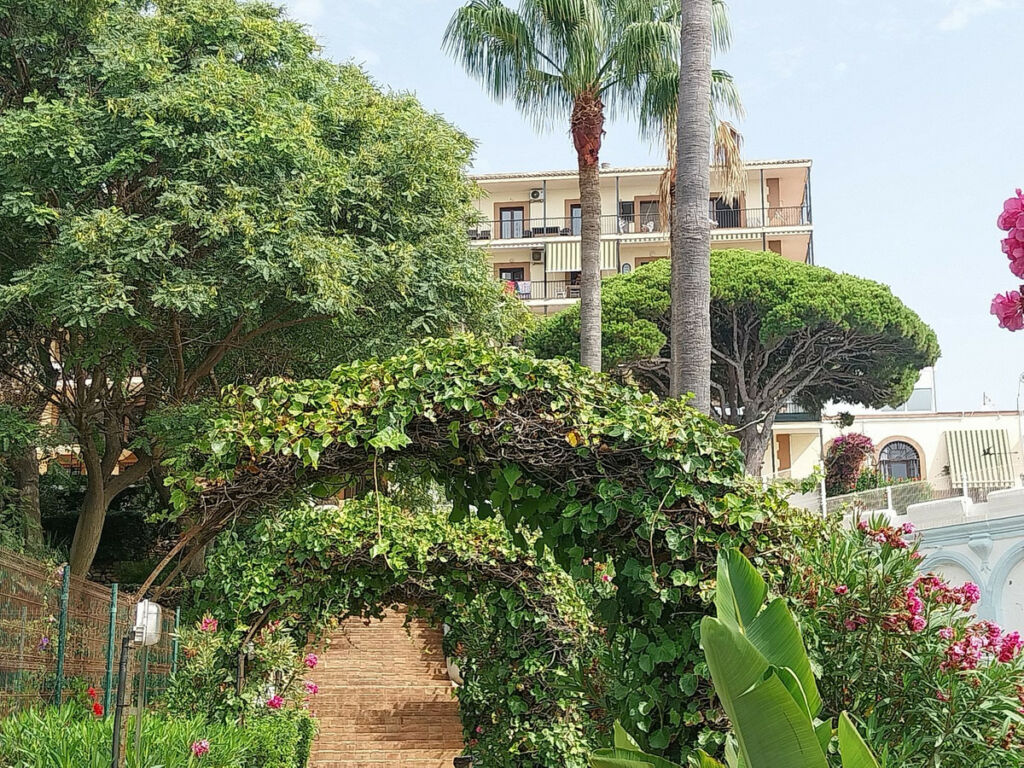 Middle Floor Apartment Calahonda Málaga - image 26
