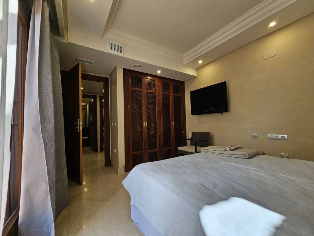 Middle Floor Apartment Estepona Málaga - image 25