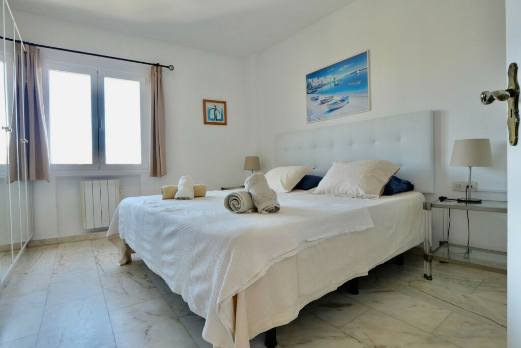 Middle Floor Apartment Puerto de Cabopino Málaga - image 24