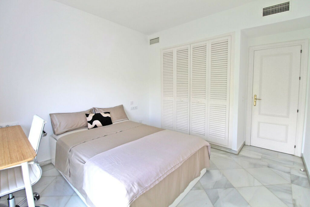 Penthouse Duplex The Golden Mile Málaga - image 27
