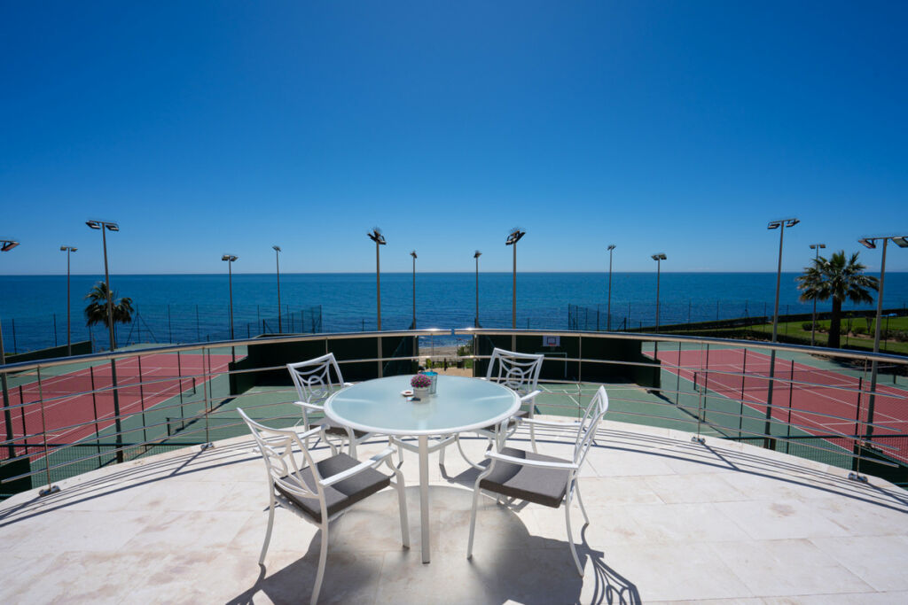 Middle Floor Apartment Cabopino Málaga - image 25