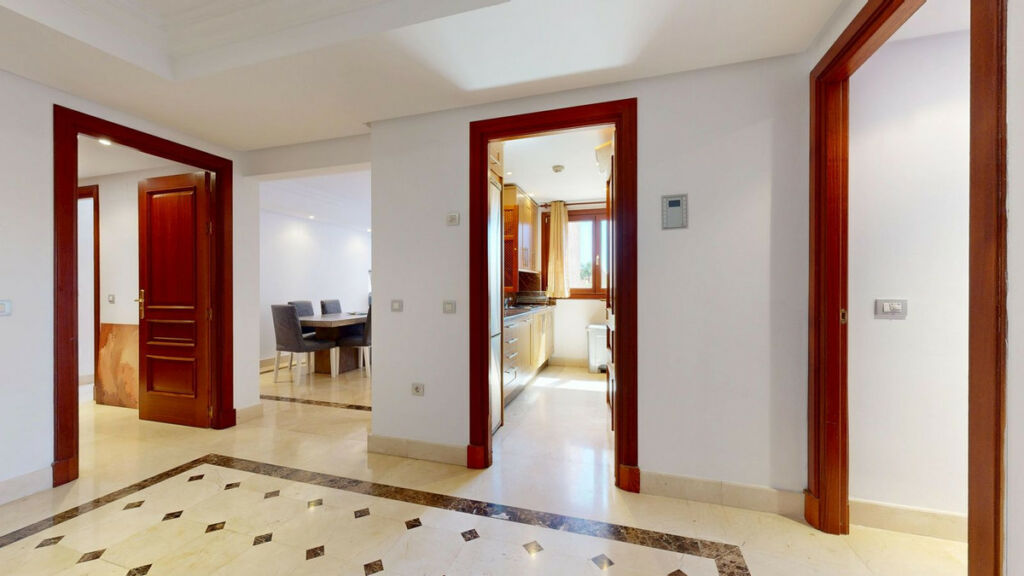 Middle Floor Apartment Estepona Málaga - image 25