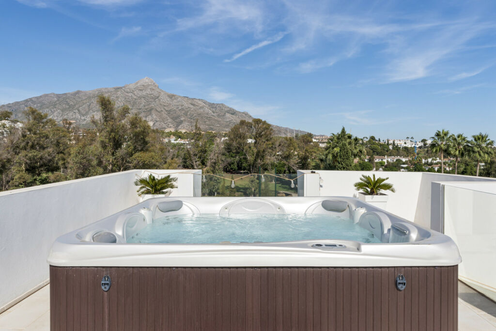 Detached Villa Nueva Andalucía Málaga - image 25