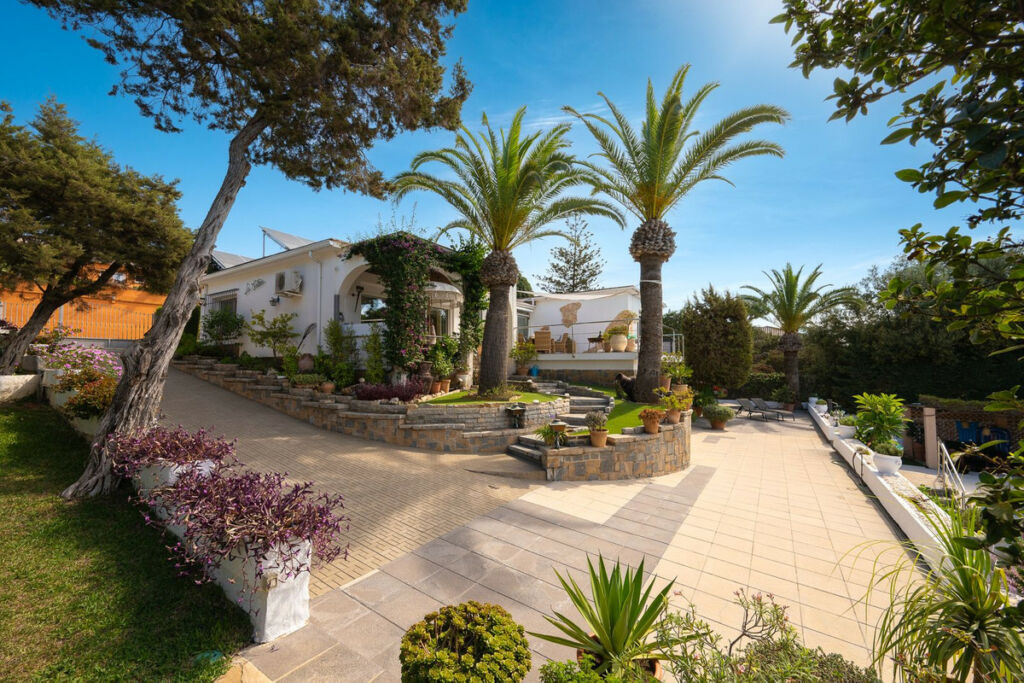 Detached Villa Marbesa Málaga - image 25