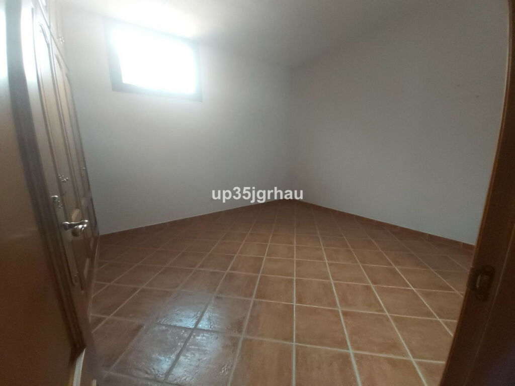 Detached Villa Estepona Málaga - image 25