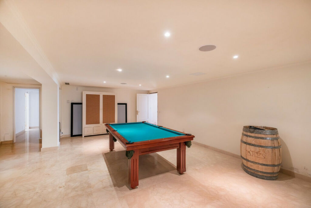 Detached Villa Elviria Málaga - image 25