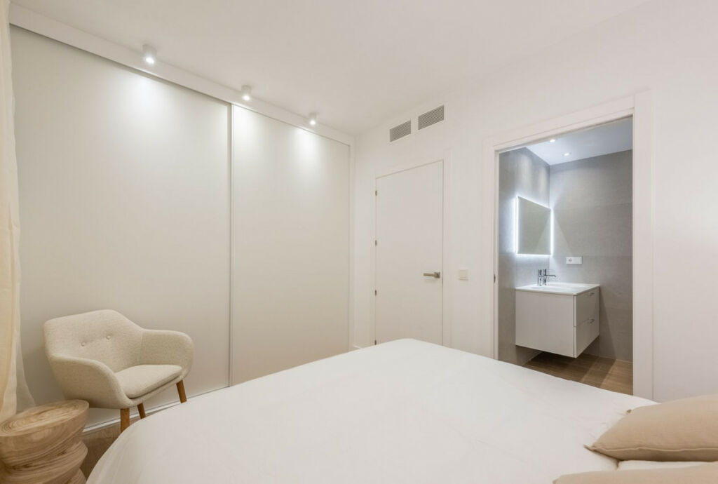 Middle Floor Apartment The Golden Mile Málaga - image 25