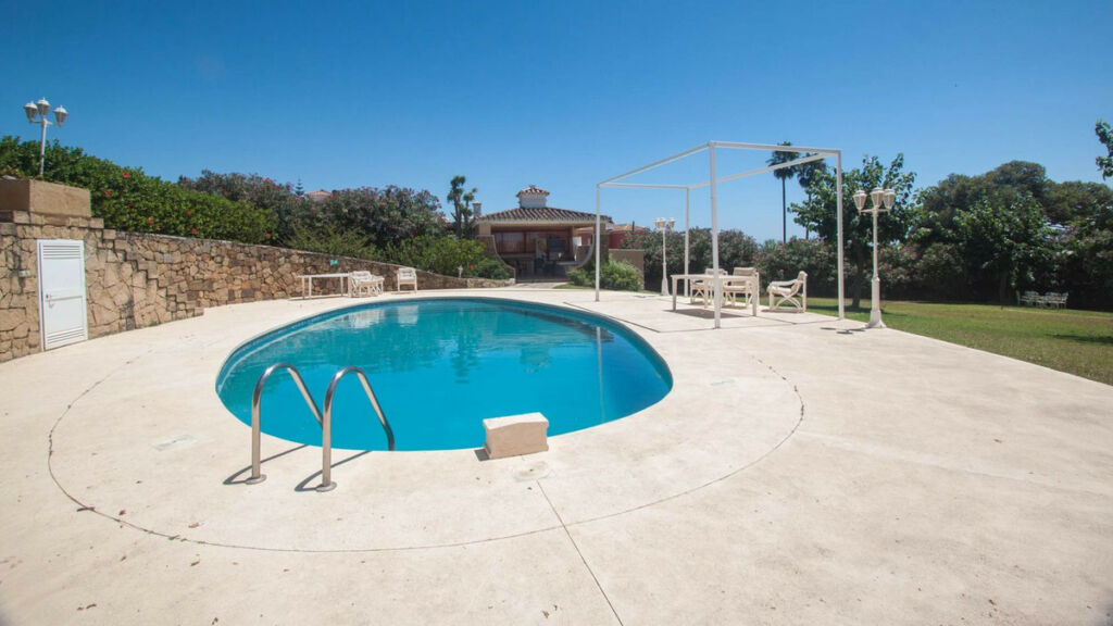 Detached Villa Estepona Málaga - image 25