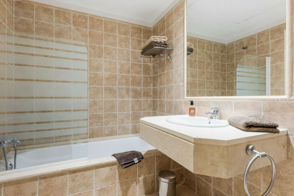 Middle Floor Apartment Los Flamingos Málaga - image 25