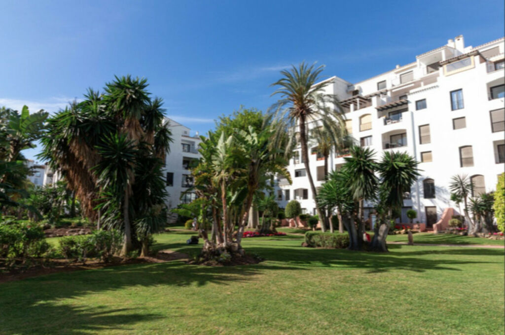 Middle Floor Apartment Puerto Banús Málaga - image 25