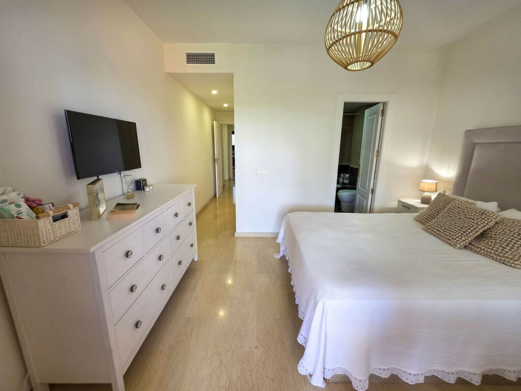 Middle Floor Apartment La Duquesa Málaga - image 25