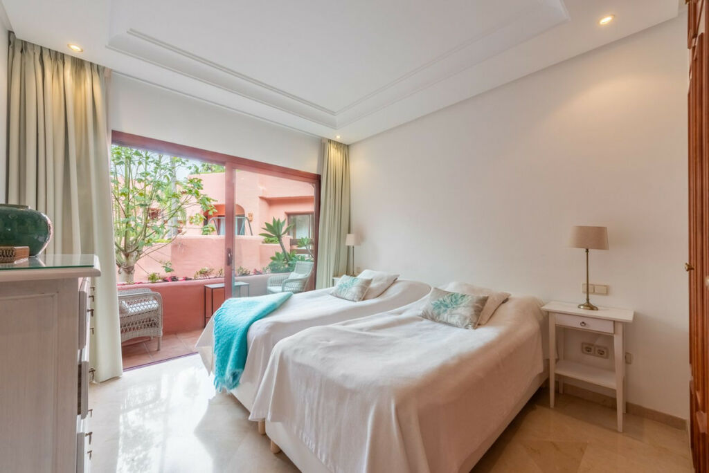 Middle Floor Apartment New Golden Mile Málaga - image 25