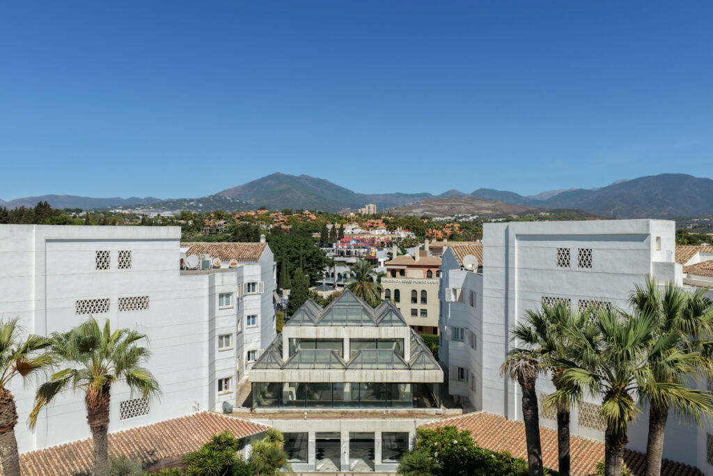 Middle Floor Apartment Puerto Banús Málaga - image 25