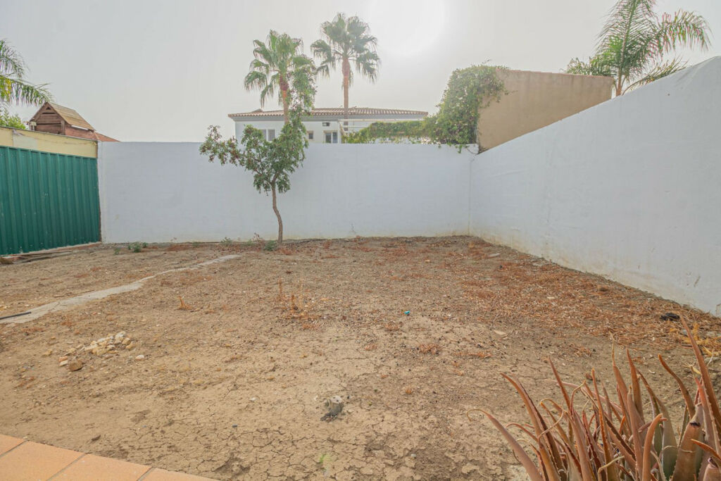 Detached Villa La Línea Cádiz - image 24