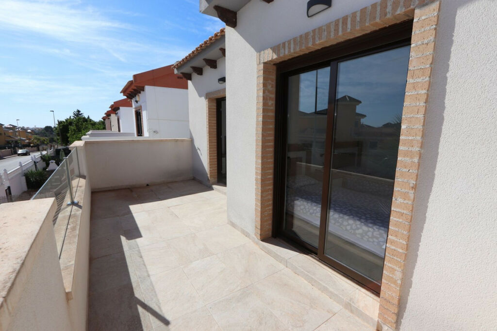 Detached Villa Villamartin Alicante - image 25