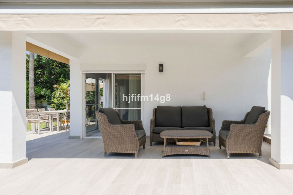 Detached Villa Nueva Andalucía Málaga - image 25