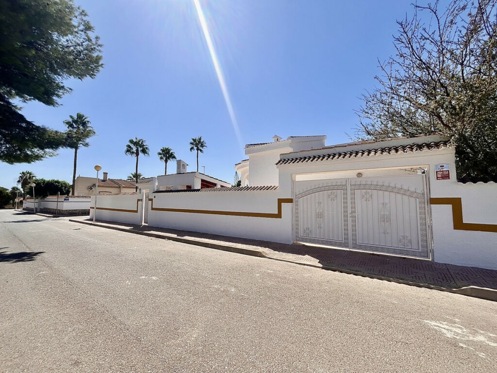 Detached Villa Rojales Alicante - image 31