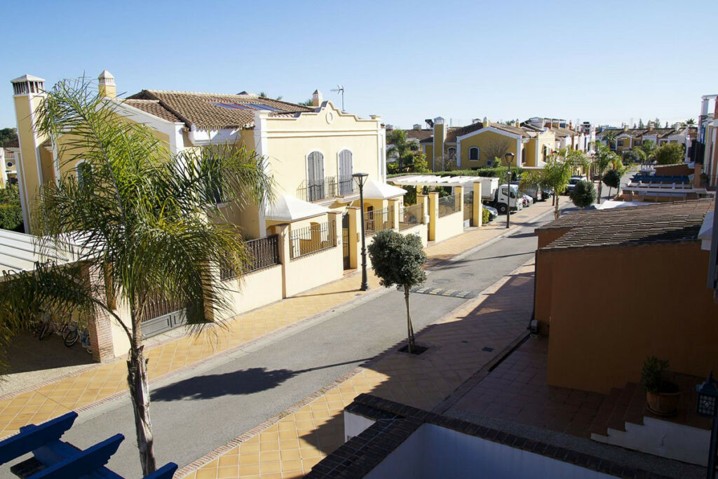 Townhouse Guadalmina Alta Málaga - image 25