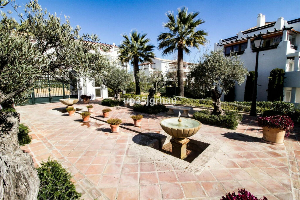 Detached Villa Estepona Málaga - image 25