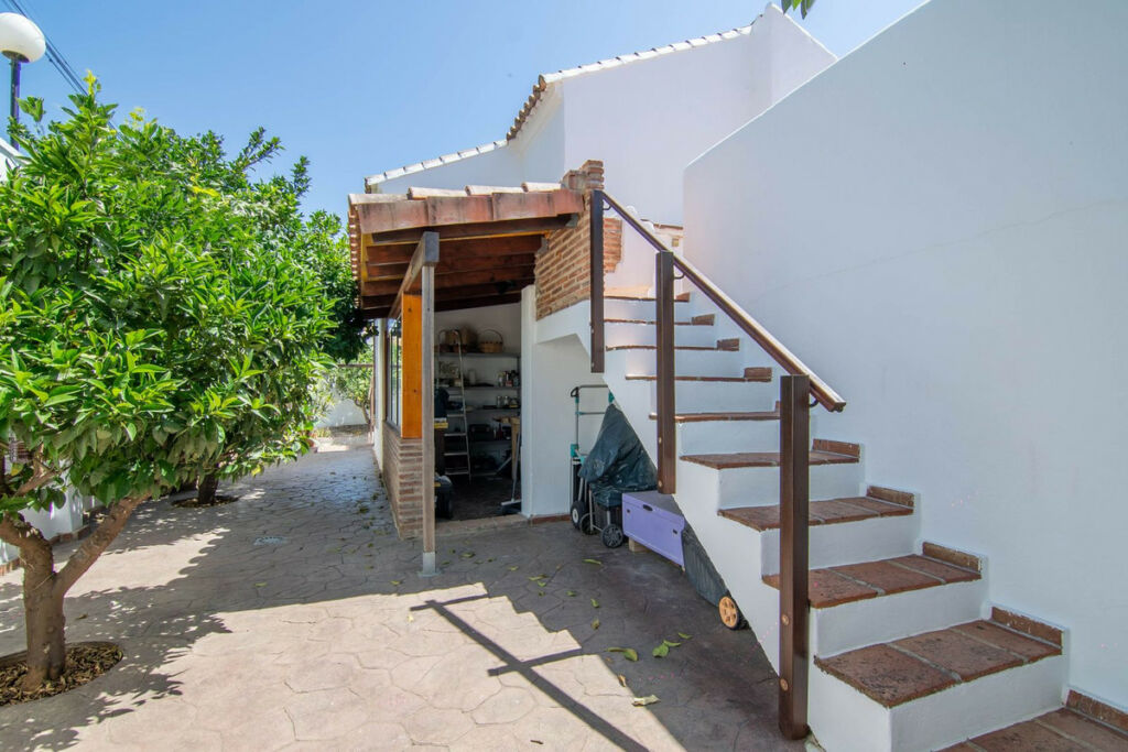Detached Villa Estepona Málaga - image 25