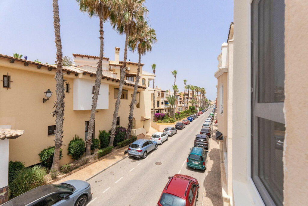 Middle Floor Apartment Torrevieja Alicante - image 25