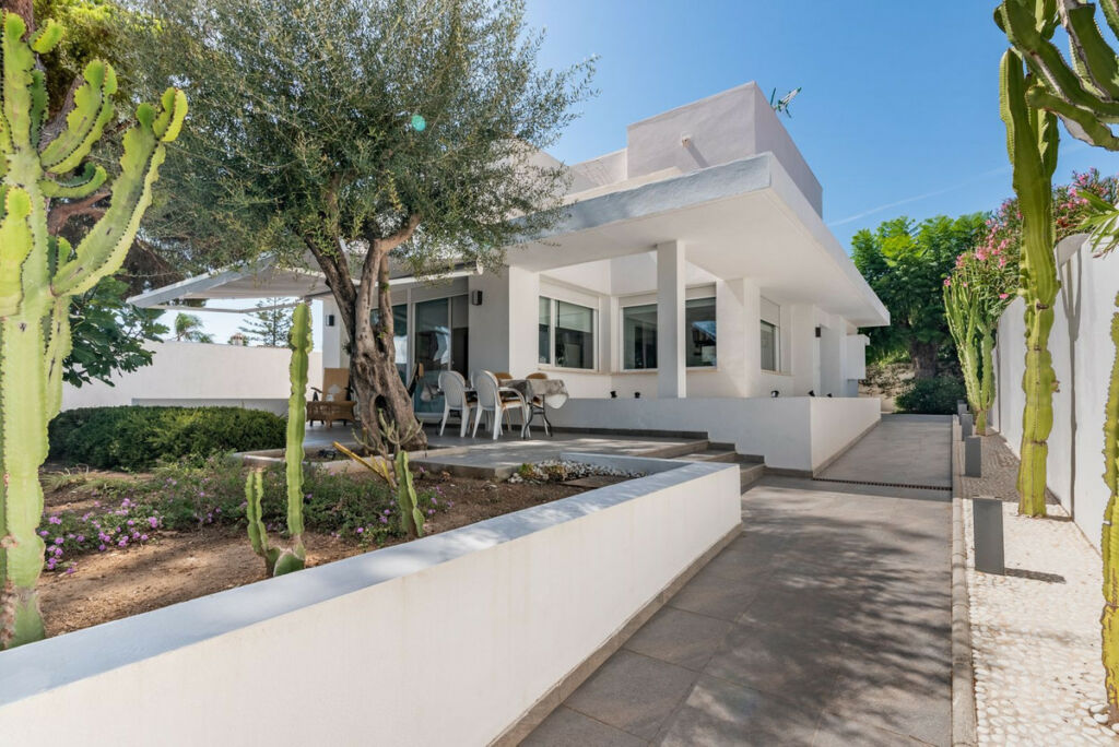 Detached Villa Marbella Málaga - image 25