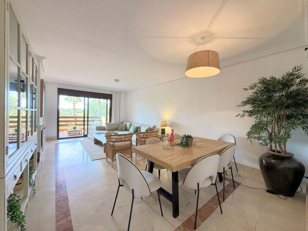 Middle Floor Apartment Sotogrande Puerto Cádiz - image 3