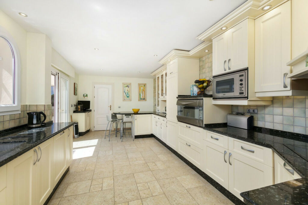 Detached Villa Marbesa Málaga - image 24