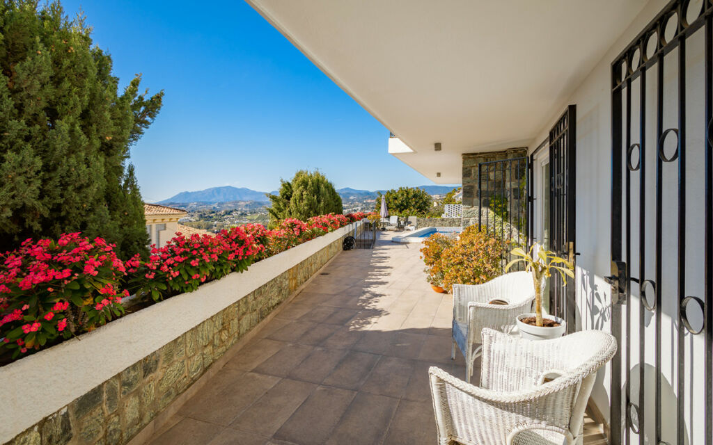 Detached Villa Nueva Andalucía Málaga - image 25