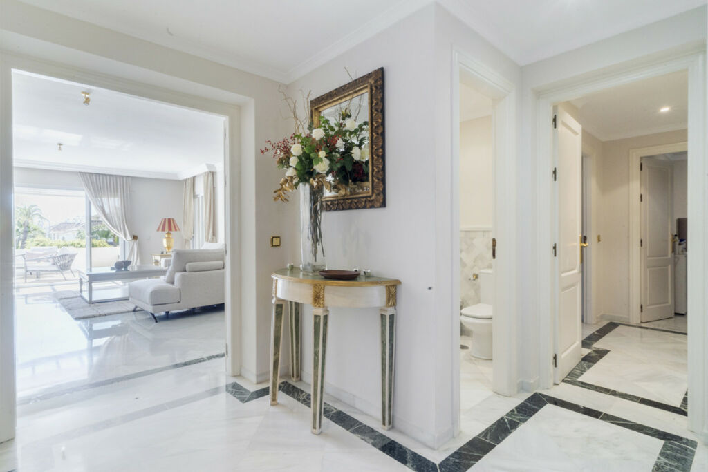 Middle Floor Apartment The Golden Mile Málaga - image 25