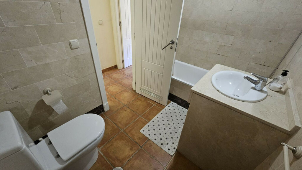 Middle Floor Apartment Estepona Málaga - image 25