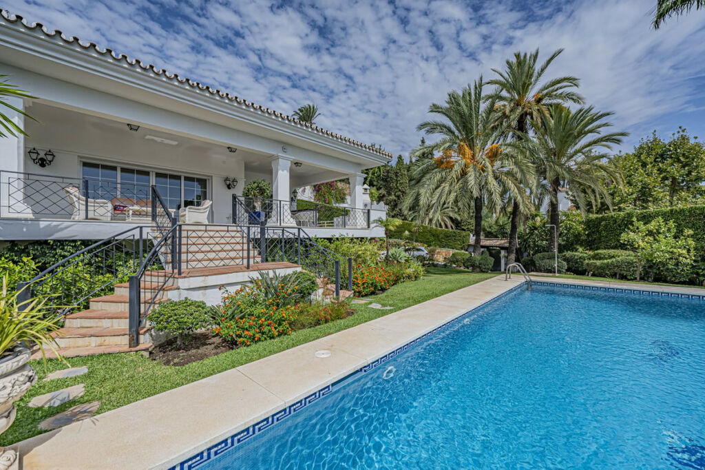 Detached Villa El Paraiso Málaga - image 26