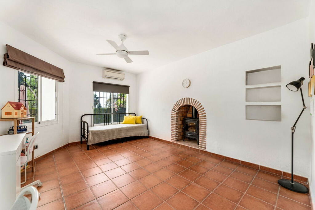 Detached Villa El Coto Málaga - image 26