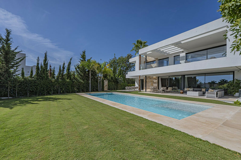 Detached Villa The Golden Mile Málaga - image 26