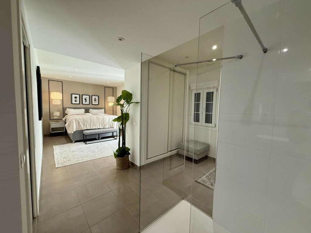 Middle Floor Apartment Puerto Banús Málaga - image 9