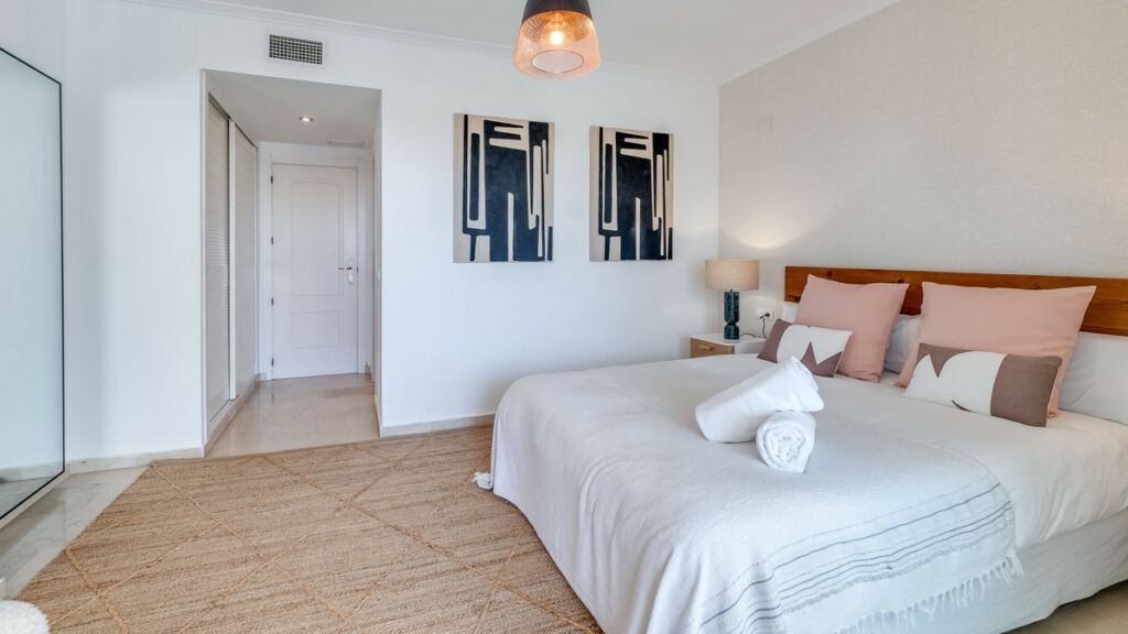 Middle Floor Apartment Puerto Banús Málaga - image 26