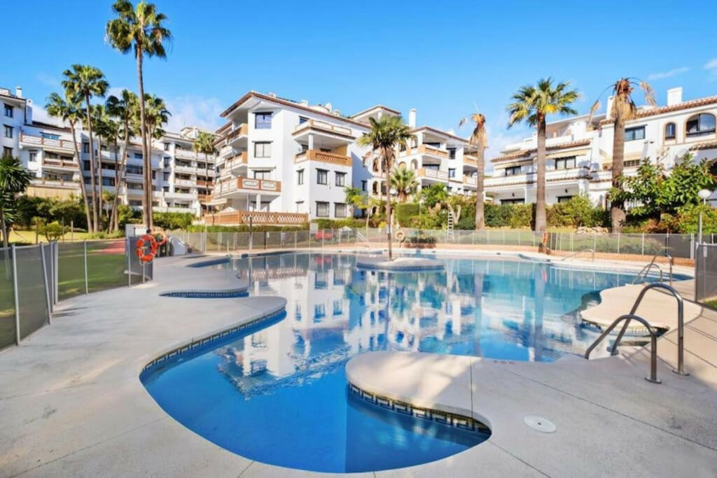 Middle Floor Apartment Calahonda Málaga - image 26